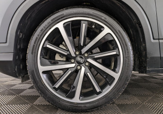 Новый FAW Bestune T77 2024 (7 фото)