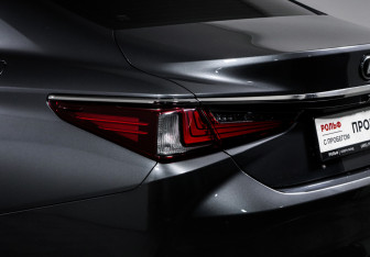 Подержанный автомобиль Lexus ES 2021 года (16 фото)