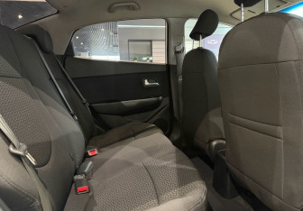 Подержанный автомобиль Kia Rio Sedan 2013 года (11 фото)