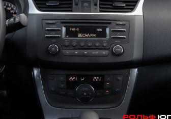 Подержанный автомобиль Nissan Tiida Hatchback 2015 года (13 фото)