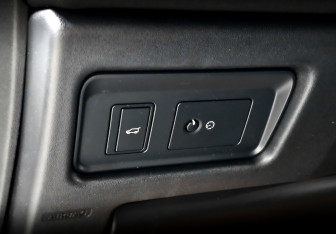 Подержанный автомобиль Land Rover Discovery Sport 2018 года (24 фото)