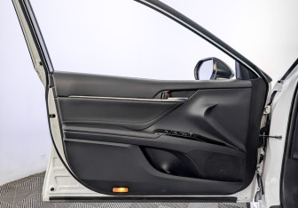 Подержанный автомобиль Toyota Camry Sedan 2020 года (19 фото)
