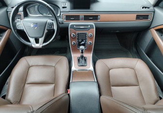 Подержанный автомобиль Volvo XC70 2016 года (10 фото)