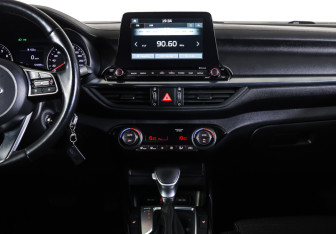 Подержанный автомобиль Kia Cerato Sedan 2021 года (14 фото)