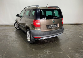 Подержанный автомобиль Skoda Yeti 2010 года (6 фото)
