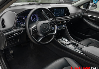 Подержанный автомобиль Hyundai Sonata 2020 года (14 фото)