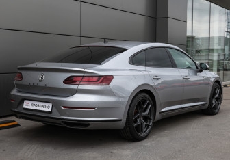 Подержанный автомобиль Volkswagen Arteon 2019 года (5 фото)