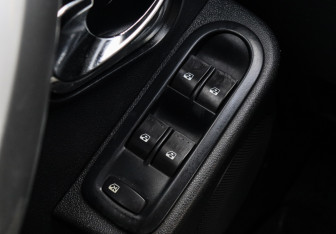 Подержанный автомобиль Nissan Terrano 2014 года (17 фото)