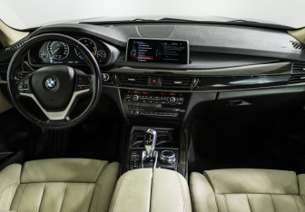 Подержанный автомобиль BMW X5 2014 года (12 фото)