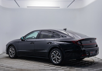 Подержанный автомобиль Hyundai Sonata 2021 года (3 фото)