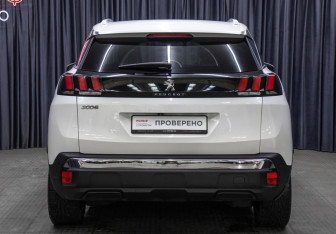 Подержанный автомобиль Peugeot 3008 2018 года (6 фото)