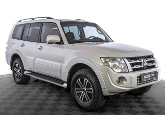 Подержанный автомобиль Mitsubishi Pajero 2014 года (3 фото)