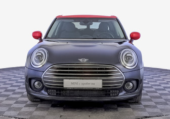 Подержанный автомобиль MINI Clubman Wagon 2019 года (2 фото)