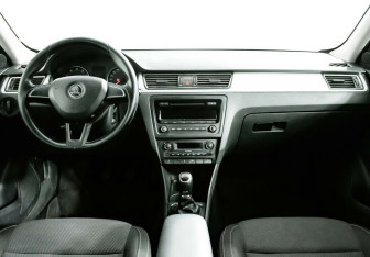 Подержанный автомобиль Skoda Rapid Liftback 2014 года (6 фото)