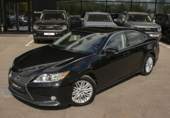 Подержанный автомобиль Lexus ES 2013 года (30 фото)