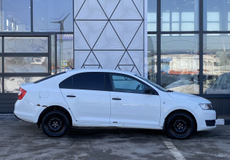 Подержанный автомобиль Skoda Rapid Liftback 2016 года (4 фото)