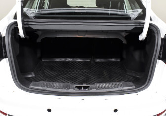 Подержанный автомобиль Ford Fiesta Sedan 2016 года (17 фото)