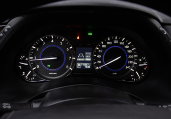 Подержанный автомобиль Infiniti QX80 2018 года (14 фото)