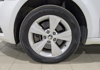 Подержанный автомобиль Skoda Octavia Liftback 2020 года (12 фото)