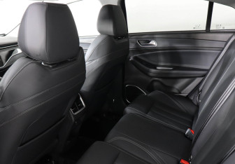 Подержанный автомобиль Omoda S5 2024 года (14 фото)