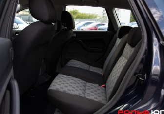 Подержанный автомобиль Ford Focus Wagon 2006 года (8 фото)