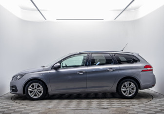 Подержанный автомобиль Peugeot 308 Wagon 2017 года (8 фото)