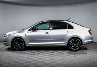 Подержанный автомобиль Skoda Rapid Liftback 2016 года (8 фото)