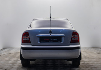 Подержанный автомобиль Skoda Octavia Liftback 2008 года (4 фото)