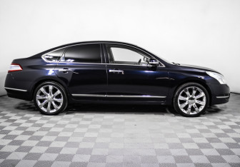 Подержанный автомобиль Nissan Teana 2011 года (4 фото)