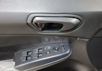 Подержанный автомобиль Honda Civic Sedan 2010 года (18 фото)