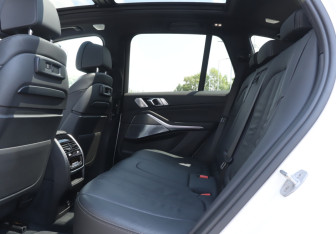 Подержанный автомобиль BMW X5 2020 года (10 фото)