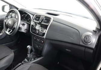 Подержанный автомобиль Renault Logan Sedan 2019 года (8 фото)