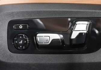 Подержанный автомобиль BMW X6 2024 года (20 фото)