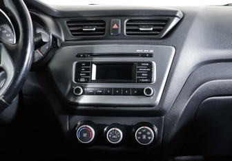 Подержанный автомобиль Kia Rio Hatchback 2017 года (13 фото)