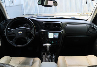 Подержанный автомобиль Chevrolet TrailBlazer 2005 года (10 фото)