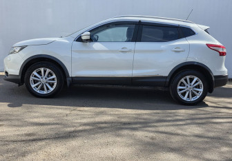 Подержанный автомобиль Nissan Qashqai 2016 года (8 фото)