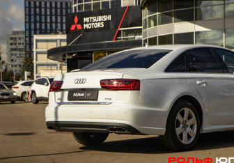 Подержанный автомобиль Audi A6 Sedan 2015 года (20 фото)