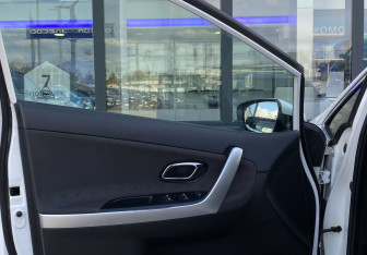 Подержанный автомобиль Kia Ceed Wagon 2014 года (16 фото)