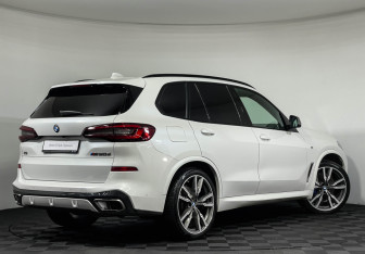 Подержанный автомобиль BMW X5 2021 года (2 фото)