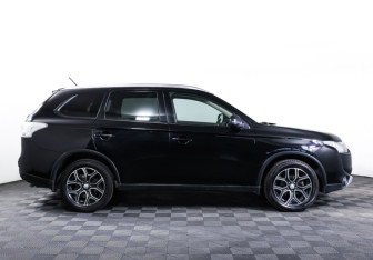 Подержанный автомобиль Mitsubishi Outlander 2014 года (4 фото)