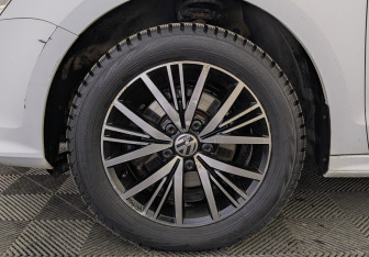 Подержанный автомобиль Volkswagen Jetta Sedan 2016 года (12 фото)