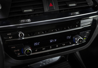 Подержанный автомобиль BMW X3 2020 года (15 фото)