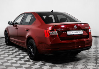 Подержанный автомобиль Skoda Octavia Liftback 2017 года (7 фото)