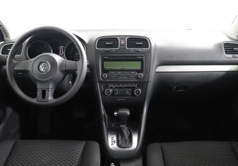Подержанный автомобиль Volkswagen Golf Hatchback 2009 года (6 фото)