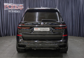Подержанный автомобиль BMW X7 2023 года (6 фото)