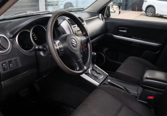 Подержанный автомобиль Suzuki Grand Vitara 2008 года (12 фото)