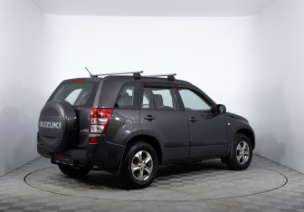 Подержанный автомобиль Suzuki Grand Vitara 2009 года (5 фото)