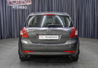 Подержанный автомобиль Kia Ceed Hatchback 2011 года (6 фото)