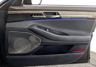 Подержанный автомобиль Genesis G90 2019 года (25 фото)