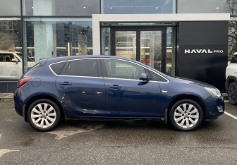 Подержанный автомобиль Opel Astra Hatchback 2010 года (4 фото)